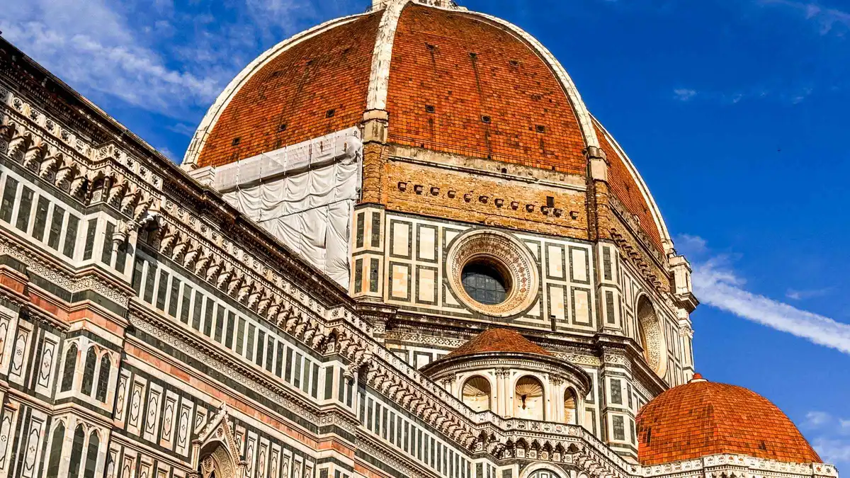 Guide with a small group at the Baptistery before the Brunelleschi Dome climb
